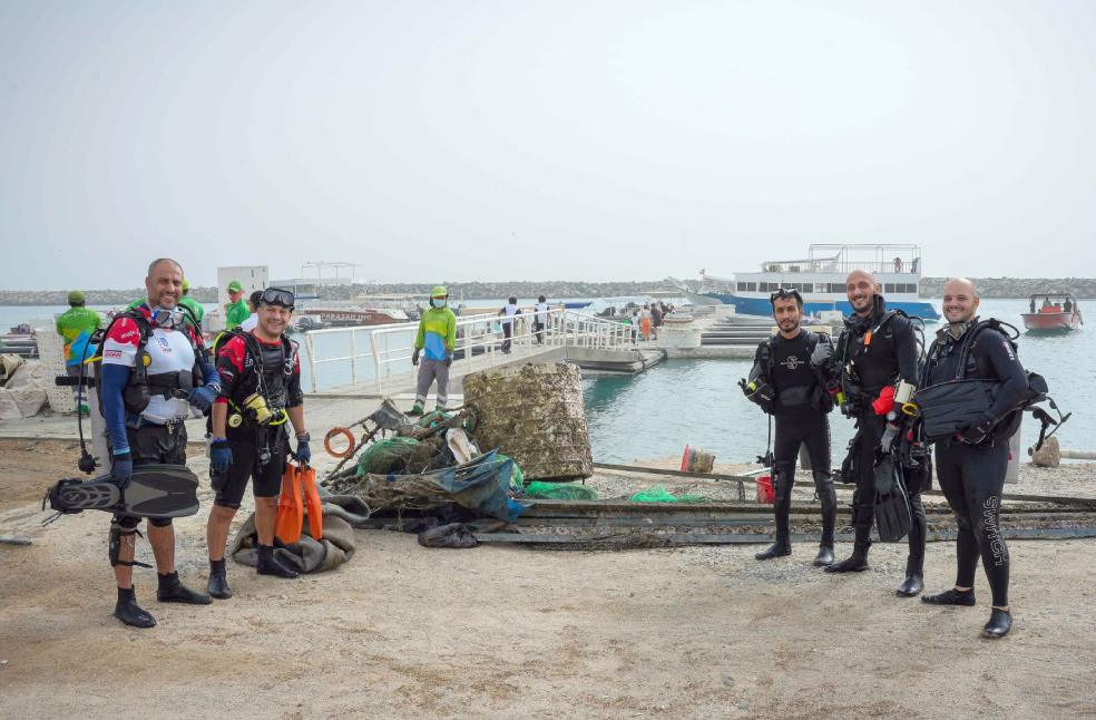 Beach Clean-Up Initiatives in the UAE : Protecting Coastlines for a Sustainable Future